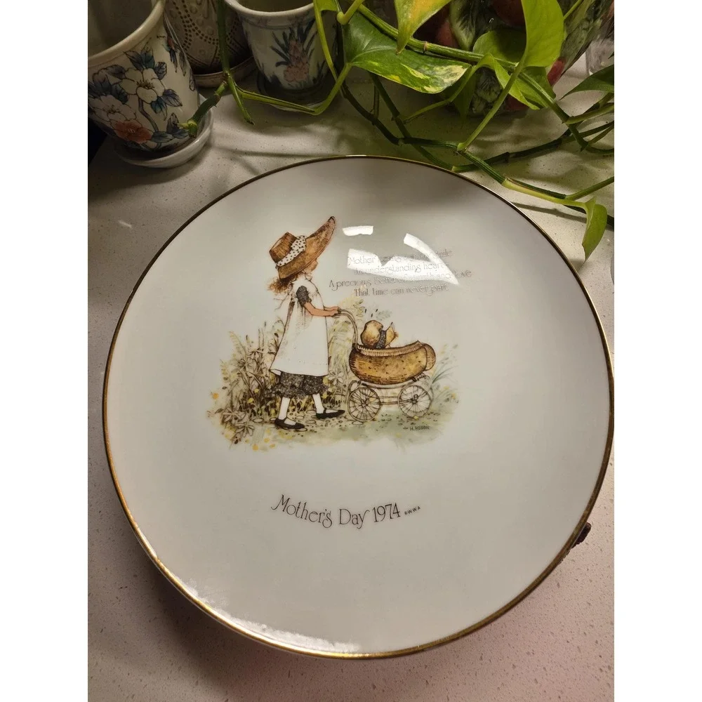 Vintage Holly Hobby Porcelain Mother's Day 1974 Collector Plate